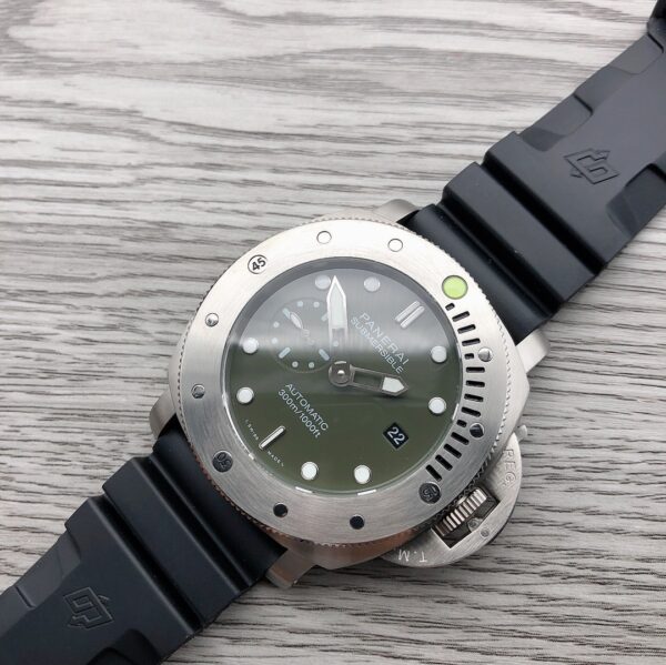 Panerai Submersible automatic 47mm watch (green with black strap) - Image 3