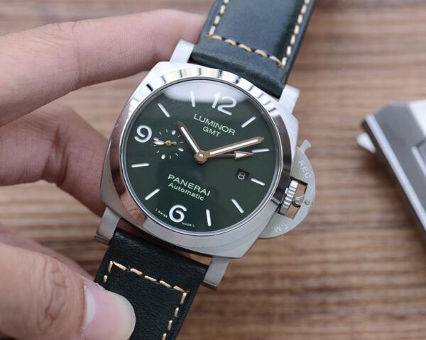Panerai automatic luminor GMT 45mm (green) - Image 2